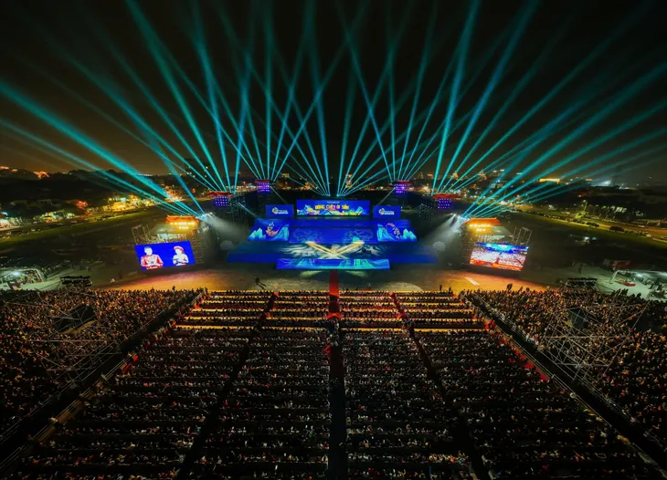 Khai mạc Festival Ninh Bình 2024 - “Bộ phim dã sử cổ trang” khơi dậy tình yêu lịch sử - Ảnh 2. Khai mạc Festival Ninh Bình 2024 - “Bộ phim dã sử cổ trang” khơi dậy tình yêu lịch sử - Ảnh 2.