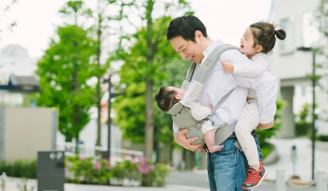 Nhật Bản: Tăng thời gian nghỉ hưởng lương cho nhân viên nam, khuyến khích nam giới làm việc nhà - Ảnh 1. Nhật Bản: Tăng thời gian nghỉ hưởng lương cho nhân viên nam, khuyến khích nam giới làm việc nhà - Ảnh 1.