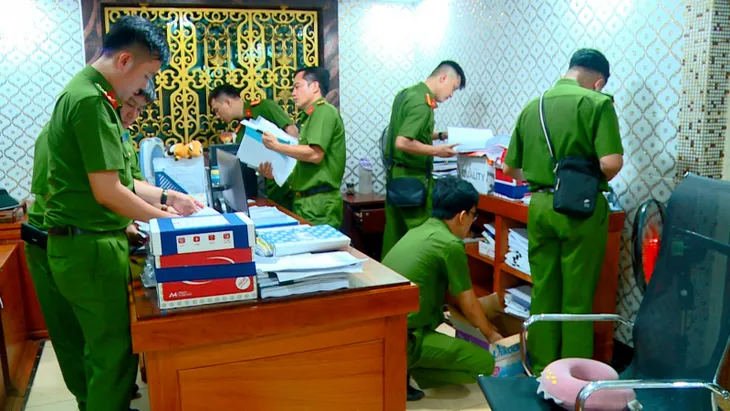 Bắt Giám đốc Ban Quản lý Dịch vụ Công ích TP Nha Trang và 2 giám đốc doanh nghiệp - Ảnh 3. Bắt Giám đốc Ban Quản lý Dịch vụ Công ích TP Nha Trang và 2 giám đốc doanh nghiệp - Ảnh 3.
