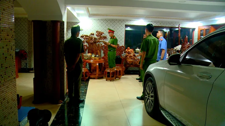 Bắt Giám đốc Ban Quản lý Dịch vụ Công ích TP Nha Trang và 2 giám đốc doanh nghiệp - Ảnh 4. Bắt Giám đốc Ban Quản lý Dịch vụ Công ích TP Nha Trang và 2 giám đốc doanh nghiệp - Ảnh 4.