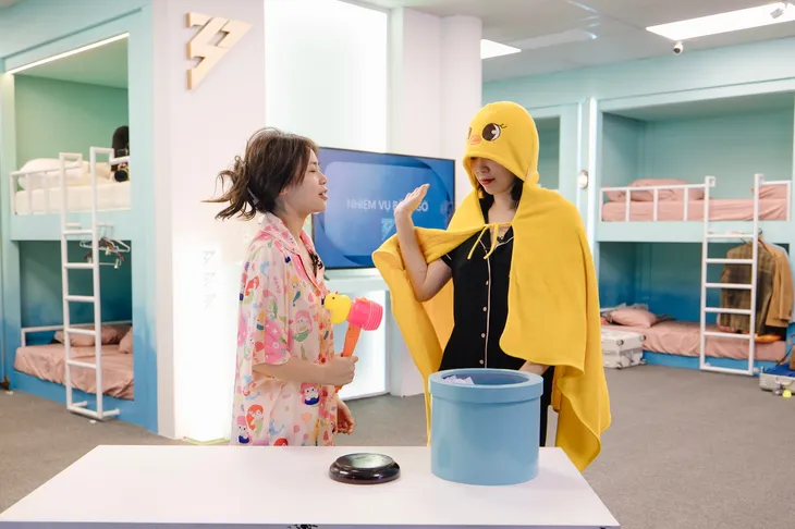 Nhiệm vụ bất ngờ khiến các Chị đẹp... lộ mặt thật - Ảnh 3. Nhiệm vụ bất ngờ khiến các Chị đẹp... lộ mặt thật - Ảnh 3.
