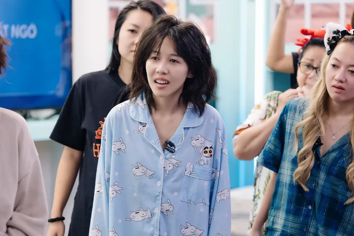 Nhiệm vụ bất ngờ khiến các Chị đẹp... lộ mặt thật - Ảnh 2. Nhiệm vụ bất ngờ khiến các Chị đẹp... lộ mặt thật - Ảnh 2.