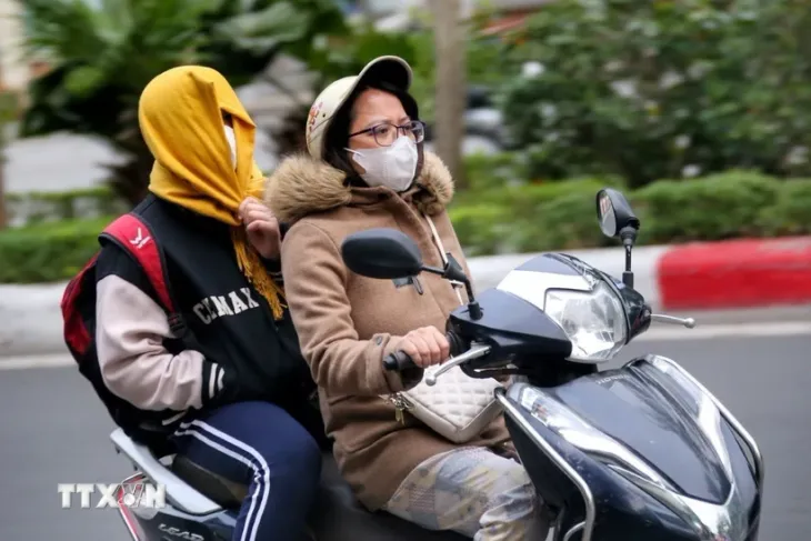 Nhiệt độ miền Bắc giảm mạnh, người dân tích cực chuẩn bị chống rét - Ảnh 1. Nhiệt độ miền Bắc giảm mạnh, người dân tích cực chuẩn bị chống rét - Ảnh 1.