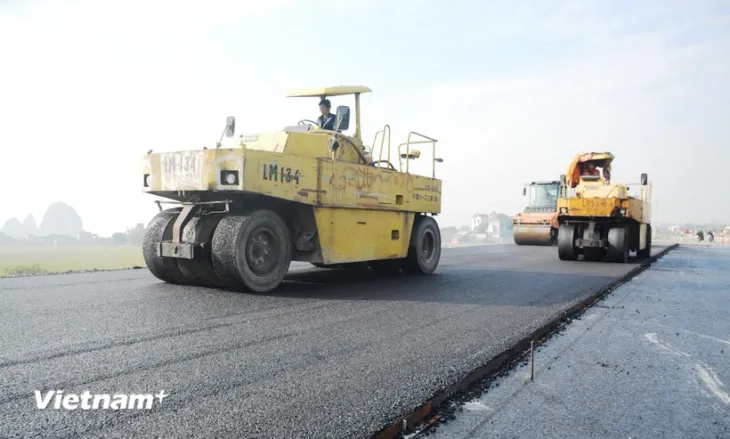 Bộ Giao thông Vận tải giải ngân đạt gần 70% vốn đầu tư công trong 11 tháng - Ảnh 1. Bộ Giao thông Vận tải giải ngân đạt gần 70% vốn đầu tư công trong 11 tháng - Ảnh 1.
