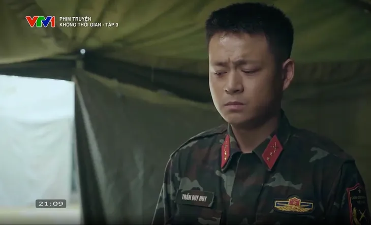 Không thời gian - Tập 3: Trung tá Đại chỉ đạo quyết liệt sơ tán người dân về điểm an toàn - Ảnh 2. Không thời gian - Tập 3: Trung tá Đại chỉ đạo quyết liệt sơ tán người dân về điểm an toàn - Ảnh 2.