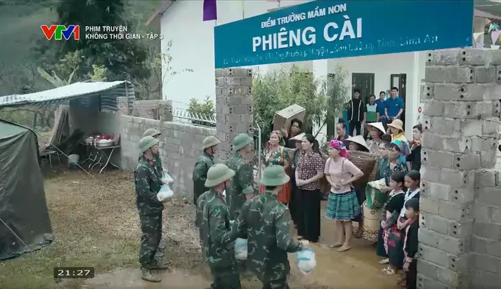 Không thời gian - Tập 3: Trung tá Đại chỉ đạo quyết liệt sơ tán người dân về điểm an toàn - Ảnh 9. Không thời gian - Tập 3: Trung tá Đại chỉ đạo quyết liệt sơ tán người dân về điểm an toàn - Ảnh 9.