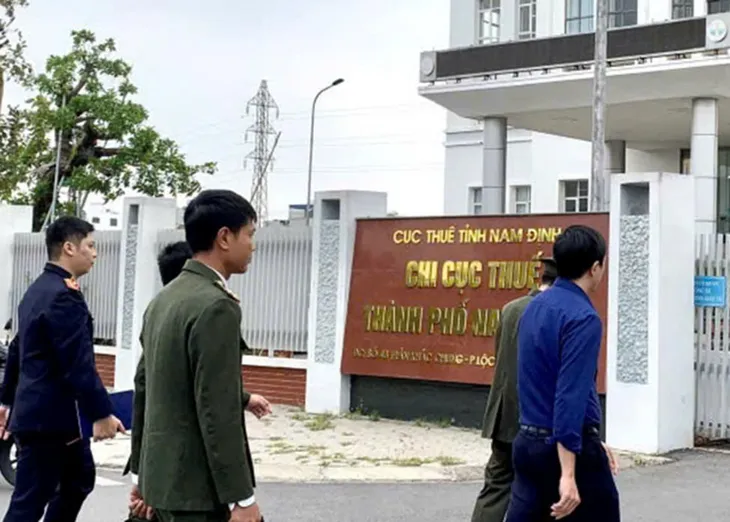 Bắt 2 cán bộ thuế ở Nam Định liên quan đến đường dây mua bán hóa đơn hàng trăm tỷ - Ảnh 1. Bắt 2 cán bộ thuế ở Nam Định liên quan đến đường dây mua bán hóa đơn hàng trăm tỷ - Ảnh 1.