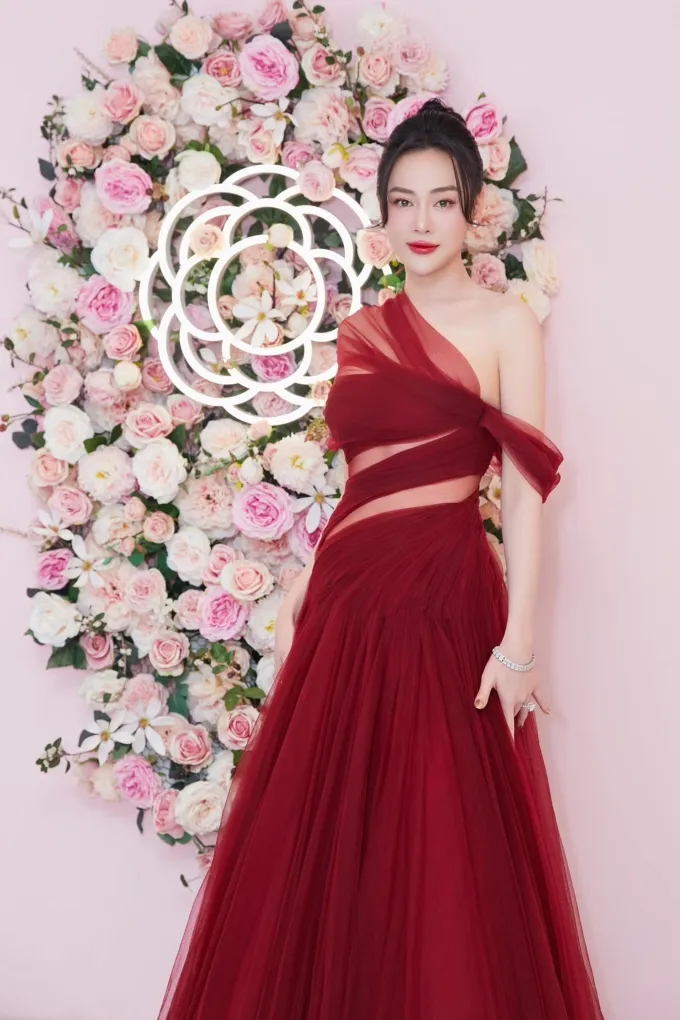 Diễm My 9X chia sẻ ảnh mang bầu, Phương Oanh khoe vóc dáng quyến rũ sau giảm cân - Ảnh 2. Diễm My 9X chia sẻ ảnh mang bầu, Phương Oanh khoe vóc dáng quyến rũ sau giảm cân - Ảnh 2.