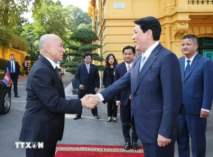 Chủ tịch nước Lương Cường chủ trì lễ đón Quốc vương Campuchia Norodom Sihamoni - Ảnh 1. Chủ tịch nước Lương Cường chủ trì lễ đón Quốc vương Campuchia Norodom Sihamoni - Ảnh 1.