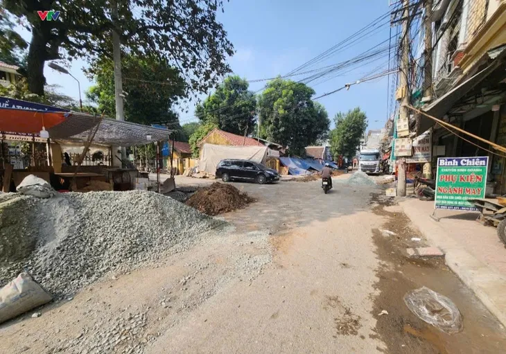 Vĩnh Phúc: Một tuyến đường thi công gần 2 năm chưa xong 1km - Ảnh 7. Vĩnh Phúc: Một tuyến đường thi công gần 2 năm chưa xong 1km - Ảnh 7.