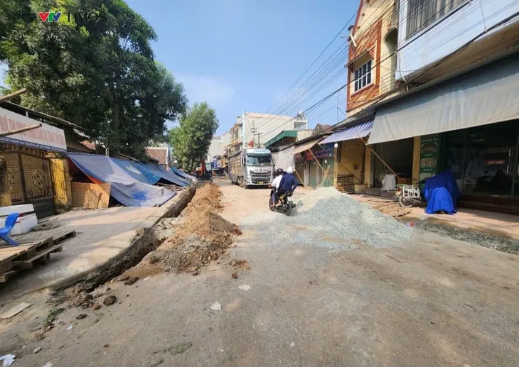 Vĩnh Phúc: Một tuyến đường thi công gần 2 năm chưa xong 1km - Ảnh 9. Vĩnh Phúc: Một tuyến đường thi công gần 2 năm chưa xong 1km - Ảnh 9.
