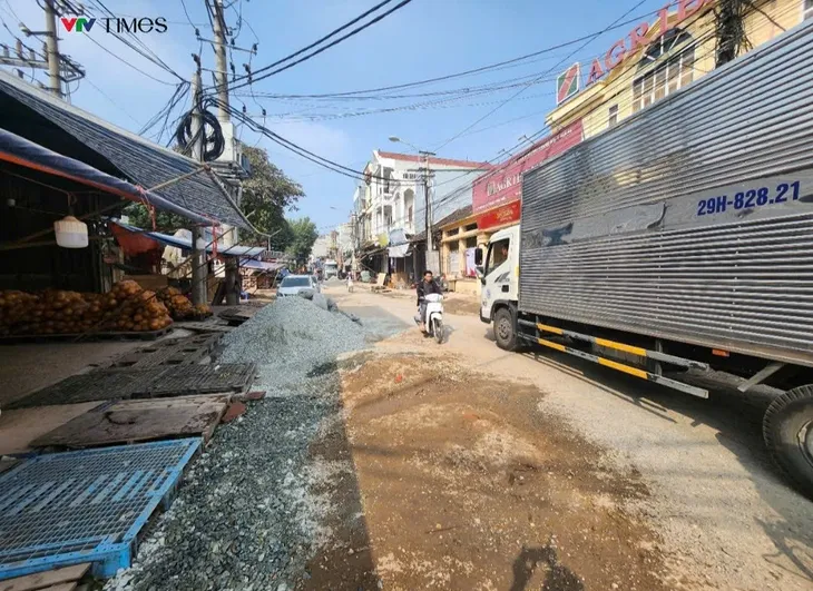 Vĩnh Phúc: Một tuyến đường thi công gần 2 năm chưa xong 1km - Ảnh 4. Vĩnh Phúc: Một tuyến đường thi công gần 2 năm chưa xong 1km - Ảnh 4.