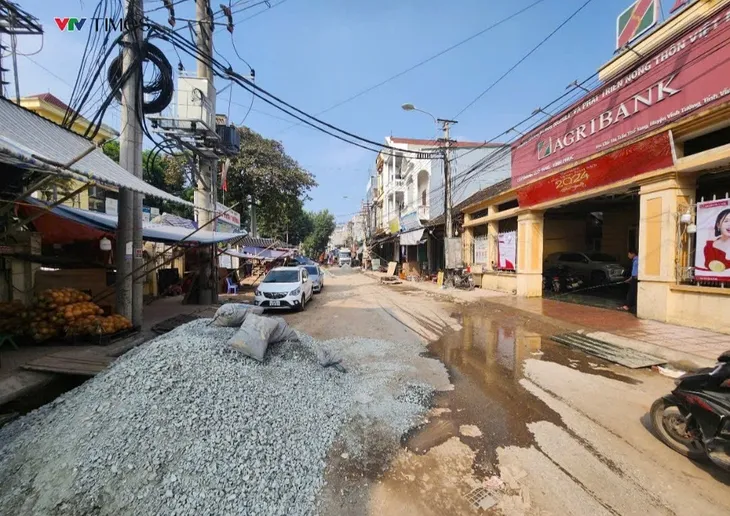 Vĩnh Phúc: Một tuyến đường thi công gần 2 năm chưa xong 1km - Ảnh 1. Vĩnh Phúc: Một tuyến đường thi công gần 2 năm chưa xong 1km - Ảnh 1.