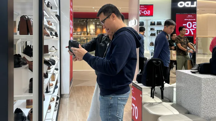 Black Friday: Khuyến mãi “sập sàn”, khách vẫn thờ ơ - Ảnh 3. Black Friday: Khuyến mãi “sập sàn”, khách vẫn thờ ơ - Ảnh 3.
