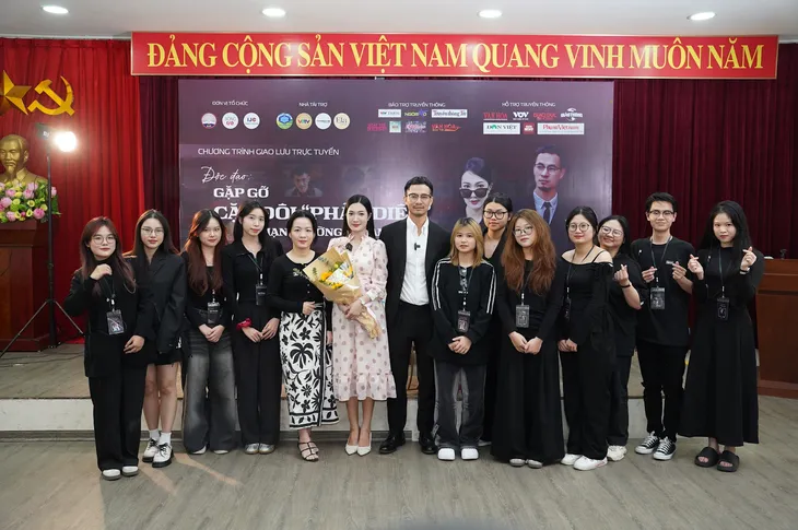 Cặp đôi phản diện Mạnh Cường - Thanh Huế giao lưu cùng sinh viên trường Báo - Ảnh 6.