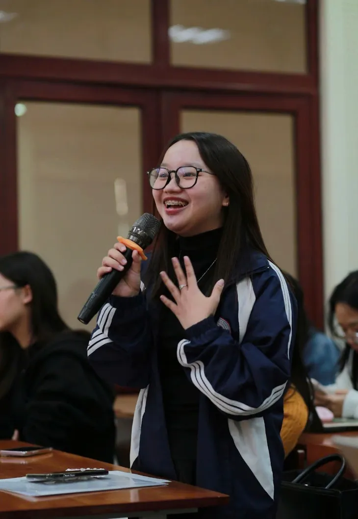 Cặp đôi phản diện Mạnh Cường - Thanh Huế giao lưu cùng sinh viên trường Báo - Ảnh 5.