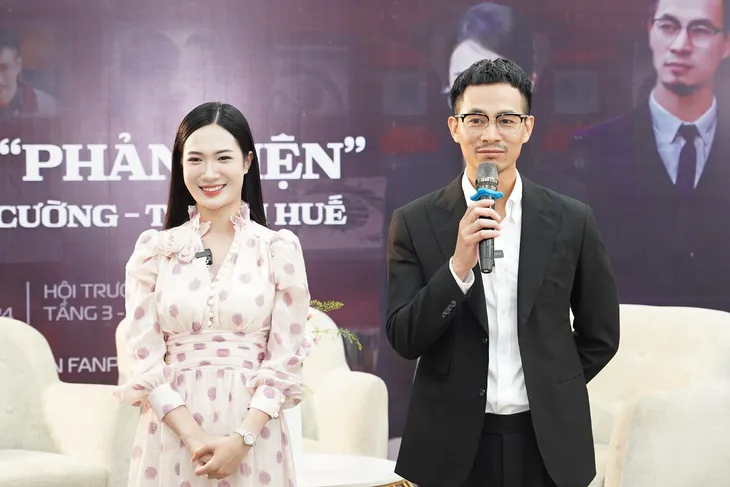 Cặp đôi phản diện Mạnh Cường - Thanh Huế giao lưu cùng sinh viên trường Báo - Ảnh 3.
