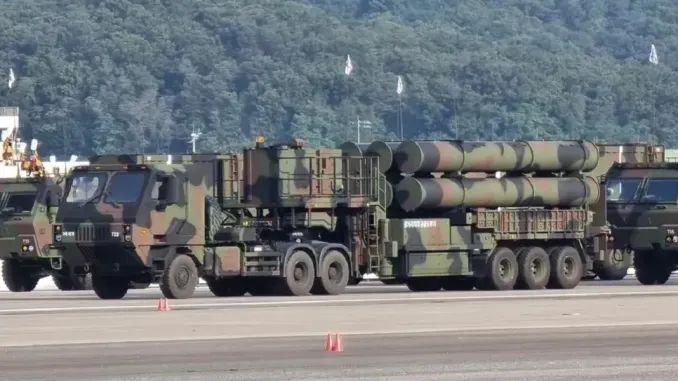 Đối phó với các mối đe dọa, Hàn Quốc hoàn thành hệ thống tên lửa đất đối không tầm xa - Ảnh 3.