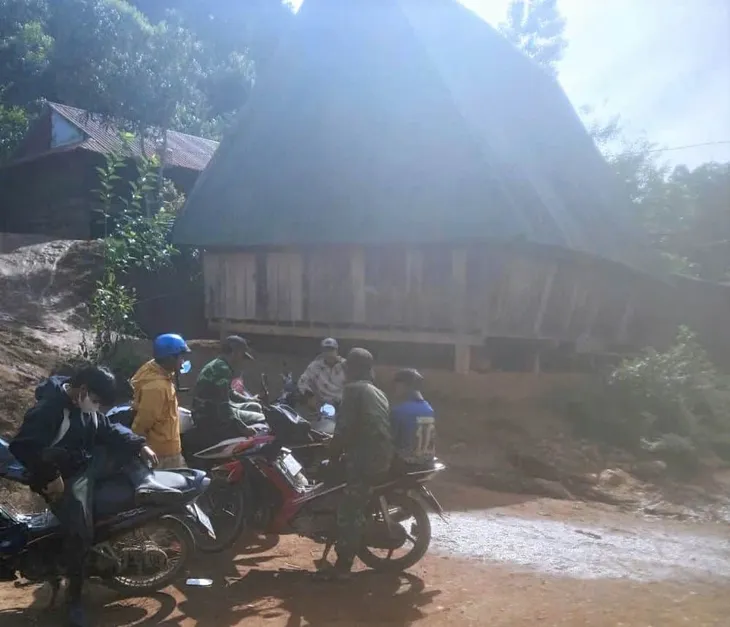 Dùng búa đập bom, người đàn ông tử vong, hàng xóm nguy kịch - Ảnh 1. Dùng búa đập bom, người đàn ông tử vong, hàng xóm nguy kịch - Ảnh 1.