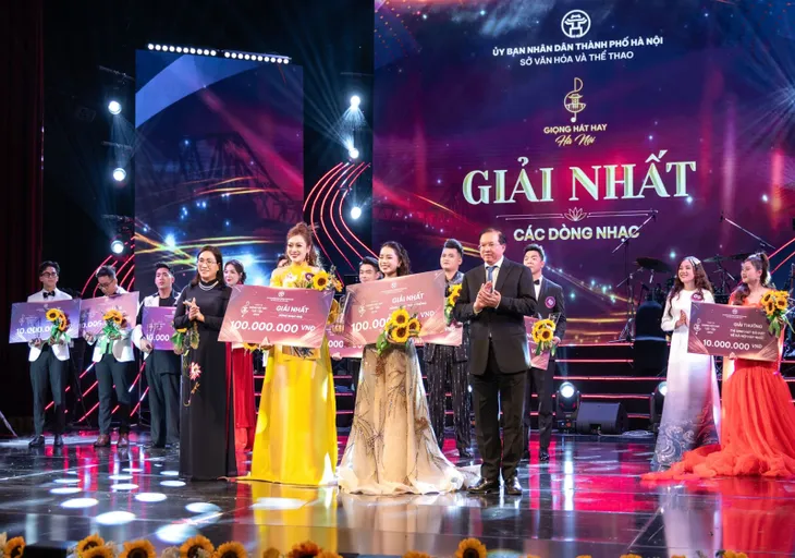 Quán quân dòng nhạc Nhẹ “Giọng hát hay Hà Nội 2024”: Niềm đam mê âm nhạc được thắp lửa từ những câu hát ru - Ảnh 1. Quán quân dòng nhạc Nhẹ “Giọng hát hay Hà Nội 2024”: Niềm đam mê âm nhạc được thắp lửa từ những câu hát ru - Ảnh 1.