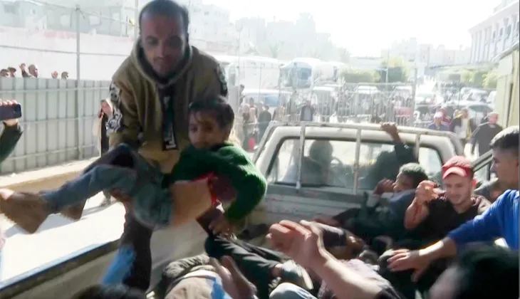 Israel không kích khiến hàng chục người thiệt mạng ở Gaza, bao gồm 3 nhân viên cứu trợ - Ảnh 1. Israel không kích khiến hàng chục người thiệt mạng ở Gaza, bao gồm 3 nhân viên cứu trợ - Ảnh 1.