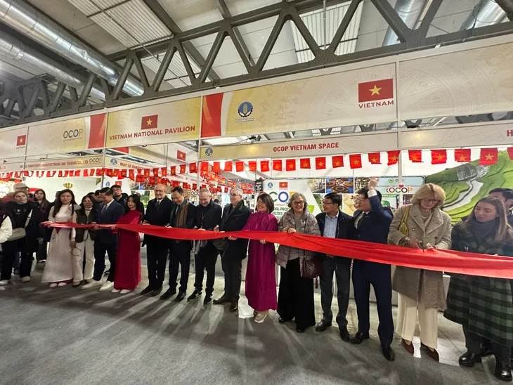 Sản phẩm OCOP Việt Nam tham gia Hội chợ thủ công mỹ nghệ quốc tế tại châu Âu - Ảnh 1. Sản phẩm OCOP Việt Nam tham gia Hội chợ thủ công mỹ nghệ quốc tế tại châu Âu - Ảnh 1.