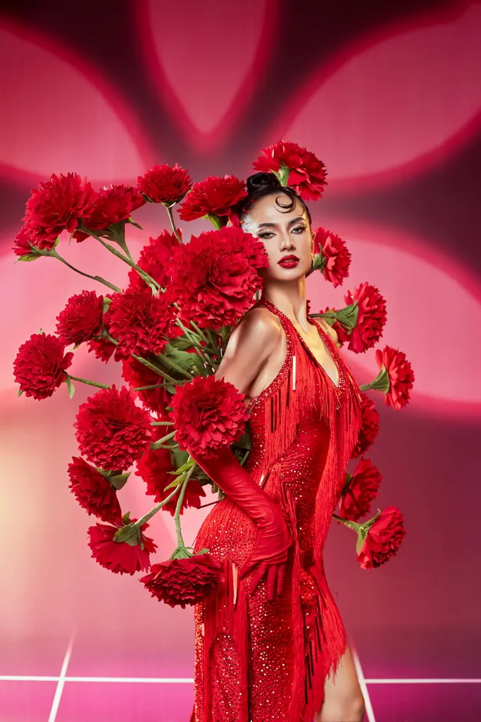 Bông hồng lai mở màn Cuộc chiến hoa thần của Bước nhảy hoàn vũ - Ảnh 1. Bông hồng lai mở màn Cuộc chiến hoa thần của Bước nhảy hoàn vũ - Ảnh 1.