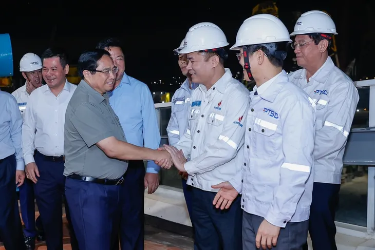 Thủ tướng: Sớm làm chủ công nghệ điện gió ngoài khơi, hình thành trung tâm năng lượng tái tạo tầm cỡ thế giới - Ảnh 1. Thủ tướng: Sớm làm chủ công nghệ điện gió ngoài khơi, hình thành trung tâm năng lượng tái tạo tầm cỡ thế giới - Ảnh 1.