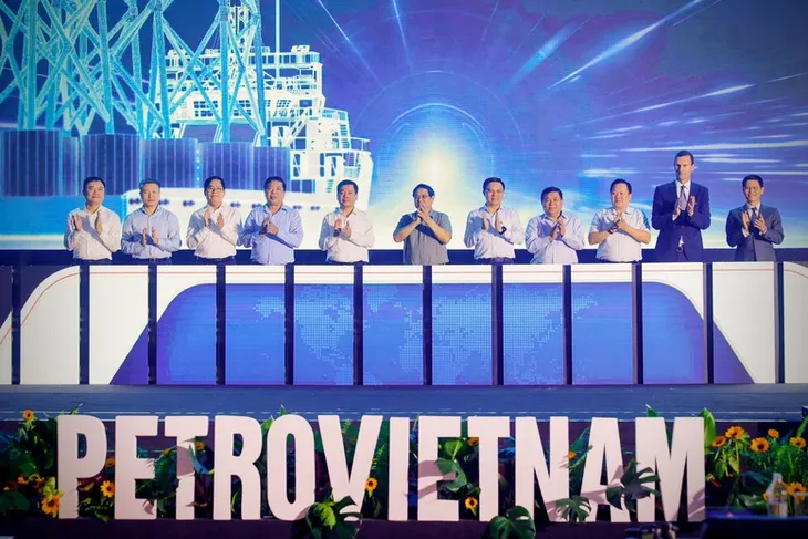 Thủ tướng: Sớm làm chủ công nghệ điện gió ngoài khơi, hình thành trung tâm năng lượng tái tạo tầm cỡ thế giới - Ảnh 4. Thủ tướng: Sớm làm chủ công nghệ điện gió ngoài khơi, hình thành trung tâm năng lượng tái tạo tầm cỡ thế giới - Ảnh 4.