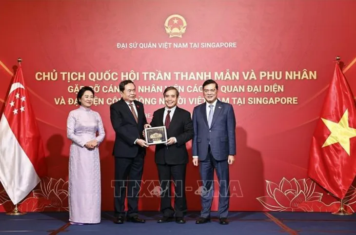 Chủ tịch Quốc hội Trần Thanh Mẫn gặp gỡ cộng đồng người Việt tại Singapore - Ảnh 3. Chủ tịch Quốc hội Trần Thanh Mẫn gặp gỡ cộng đồng người Việt tại Singapore - Ảnh 3.