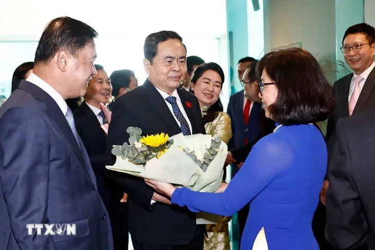 Chủ tịch Quốc hội Trần Thanh Mẫn bắt đầu thăm chính thức Singapore - Ảnh 3. Chủ tịch Quốc hội Trần Thanh Mẫn bắt đầu thăm chính thức Singapore - Ảnh 3.