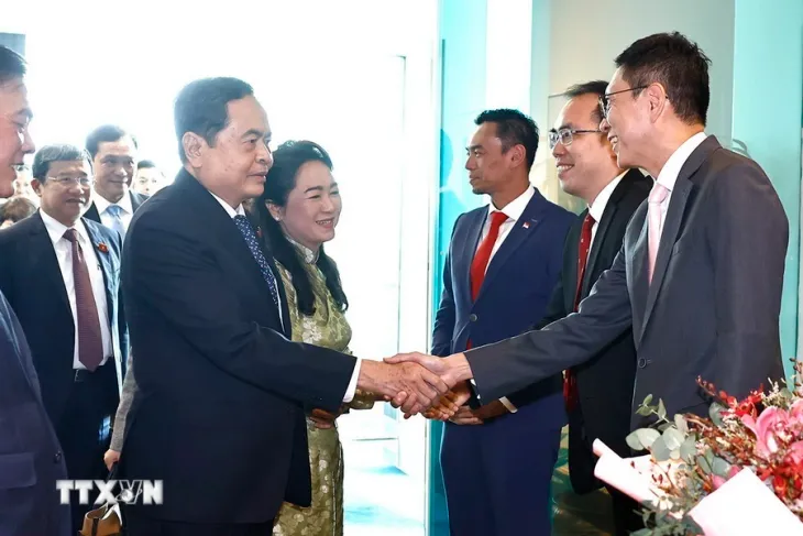 Chủ tịch Quốc hội Trần Thanh Mẫn bắt đầu thăm chính thức Singapore - Ảnh 1. Chủ tịch Quốc hội Trần Thanh Mẫn bắt đầu thăm chính thức Singapore - Ảnh 1.