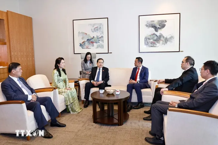 Chủ tịch Quốc hội Trần Thanh Mẫn bắt đầu thăm chính thức Singapore - Ảnh 5. Chủ tịch Quốc hội Trần Thanh Mẫn bắt đầu thăm chính thức Singapore - Ảnh 5.