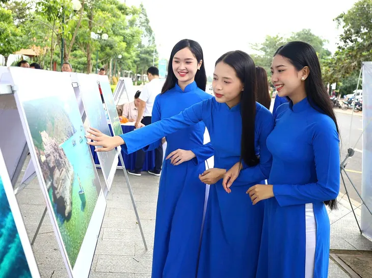 Trưng bày ảnh du lịch Quy Nhơn–Bình Định tại TP Cần Thơ - Ảnh 3. Trưng bày ảnh du lịch Quy Nhơn–Bình Định tại TP Cần Thơ - Ảnh 3.