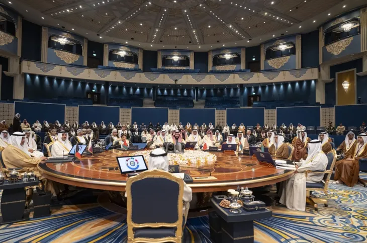 Hội nghị thượng đỉnh vùng Vịnh tại Kuwait kêu gọi ngừng bắn ngay lập tức ở Gaza - Ảnh 1. Hội nghị thượng đỉnh vùng Vịnh tại Kuwait kêu gọi ngừng bắn ngay lập tức ở Gaza - Ảnh 1.