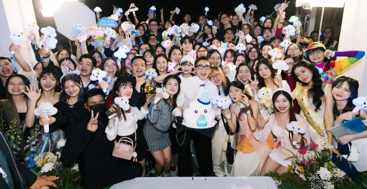 Sơn Tùng M-TP “hẹn hò” cùng fan giữa khu vườn cổ tích, kết thúc siêu bất ngờ khiến fan “ngất lịm” - Ảnh 5. Sơn Tùng M-TP “hẹn hò” cùng fan giữa khu vườn cổ tích, kết thúc siêu bất ngờ khiến fan “ngất lịm” - Ảnh 5.