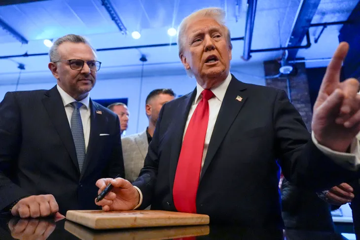 Ông Trump chọn thông gia Massad Boulos làm cố vấn các vấn đề Arab và Trung Đông - Ảnh 1. Ông Trump chọn thông gia Massad Boulos làm cố vấn các vấn đề Arab và Trung Đông - Ảnh 1.