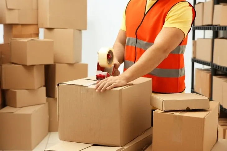 Bộ Tài chính đề xuất thu thuế VAT với hàng nhập khẩu giá trị nhỏ qua chuyển phát nhanh - Ảnh 1. Bộ Tài chính đề xuất thu thuế VAT với hàng nhập khẩu giá trị nhỏ qua chuyển phát nhanh - Ảnh 1.