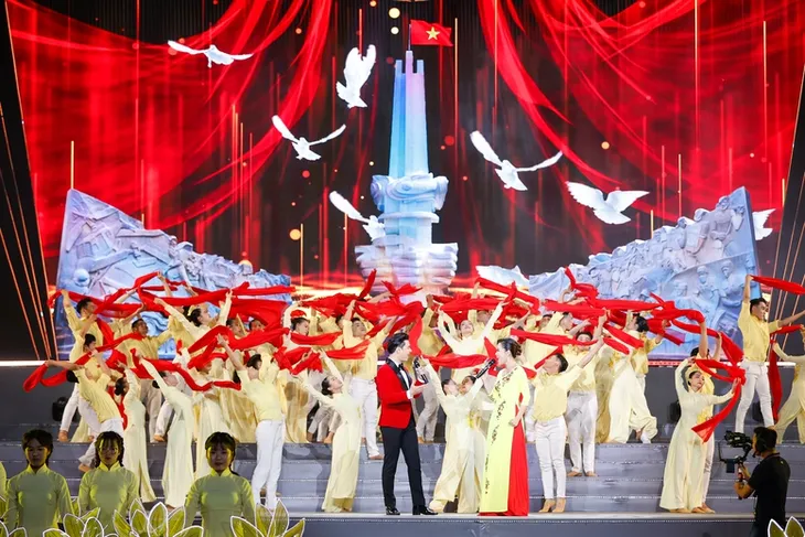 Phát biểu của Thủ tướng Phạm Minh Chính tại Lễ kỷ niệm 60 năm Chiến thắng Bình Giã - Ảnh 2. Phát biểu của Thủ tướng Phạm Minh Chính tại Lễ kỷ niệm 60 năm Chiến thắng Bình Giã - Ảnh 2.