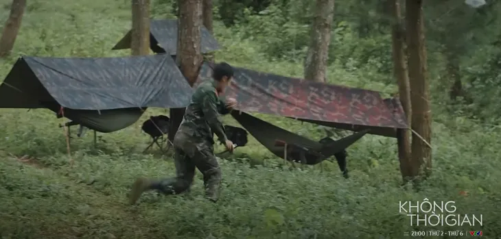 Không thời gian - Tập 5: Cô giáo Tâm ngượng nghịu khi gặp lại Đại - Ảnh 7. Không thời gian - Tập 5: Cô giáo Tâm ngượng nghịu khi gặp lại Đại - Ảnh 7.