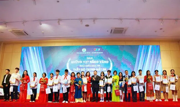 Trao giải cuộc thi “Thầy cô trong mắt em” năm 2024 - Ảnh 2. Trao giải cuộc thi “Thầy cô trong mắt em” năm 2024 - Ảnh 2.