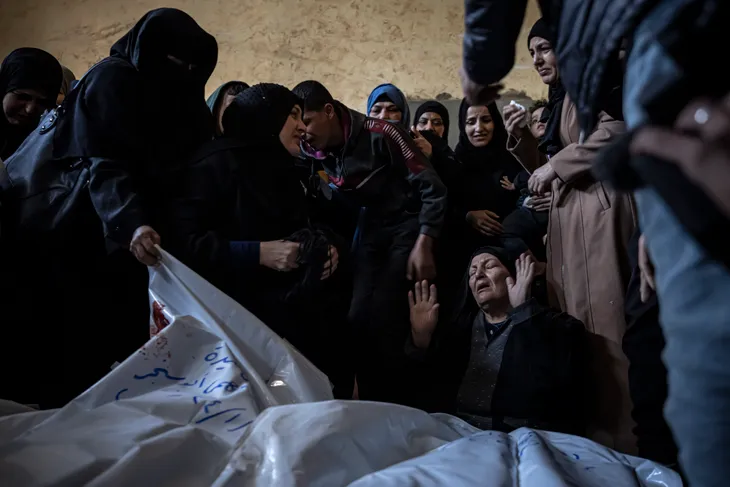 Quân đội Israel ném bom vào nhà dân, tấn công ở miền Bắc Gaza, 25 người tử vong - Ảnh 1. Quân đội Israel ném bom vào nhà dân, tấn công ở miền Bắc Gaza, 25 người tử vong - Ảnh 1.