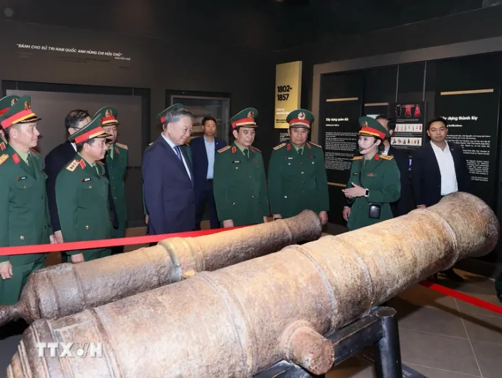 Tổng Bí thư Tô Lâm thăm và làm việc tại Bảo tàng Lịch sử Quân sự Việt Nam - Ảnh 4. Tổng Bí thư Tô Lâm thăm và làm việc tại Bảo tàng Lịch sử Quân sự Việt Nam - Ảnh 4.