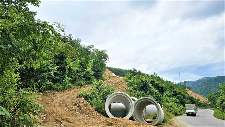 Dự án mở rộng đèo Phượng Hoàng trễ hẹn tới đích vì vướng mặt bằng - Ảnh 1. Dự án mở rộng đèo Phượng Hoàng trễ hẹn tới đích vì vướng mặt bằng - Ảnh 1.
