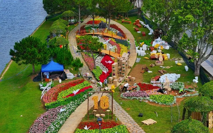 Hoa Đà Lạt hối hả “xuống phố” trước thềm khai mạc - Ảnh 10. Hoa Đà Lạt hối hả “xuống phố” trước thềm khai mạc - Ảnh 10.