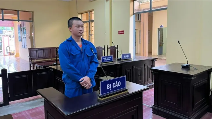 Cướp 70.000 đồng của bà ngoại, thanh niên lĩnh 3 năm 6 tháng tù - Ảnh 1. Cướp 70.000 đồng của bà ngoại, thanh niên lĩnh 3 năm 6 tháng tù - Ảnh 1.