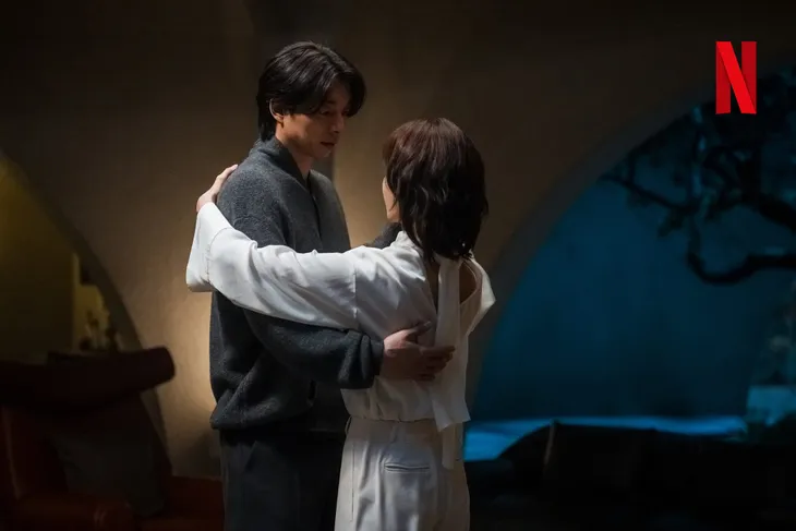 Bộ phim vừa ra mắt của Gong Yoo gây tranh cãi - Ảnh 2. Bộ phim vừa ra mắt của Gong Yoo gây tranh cãi - Ảnh 2.