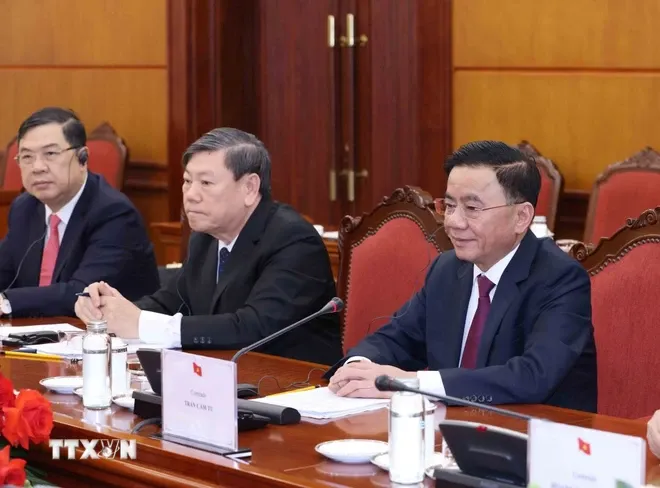 Thường trực Ban Bí thư Trần Cẩm Tú hội đàm với Thường trực Ban Bí thư, Phó Chủ tịch nước Lào - Ảnh 3. Thường trực Ban Bí thư Trần Cẩm Tú hội đàm với Thường trực Ban Bí thư, Phó Chủ tịch nước Lào - Ảnh 3.