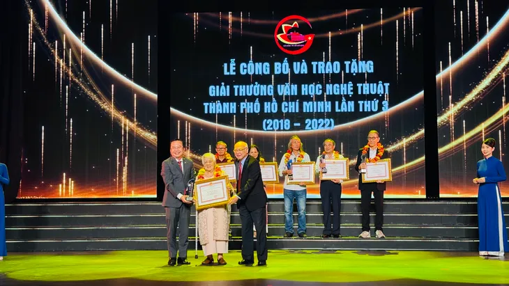 Đạo diễn Xuân Phượng nằm trong top “100 người phụ nữ truyền cảm hứng nhất năm 2024” do BBC bình chọn - Ảnh 1. Đạo diễn Xuân Phượng nằm trong top “100 người phụ nữ truyền cảm hứng nhất năm 2024” do BBC bình chọn - Ảnh 1.