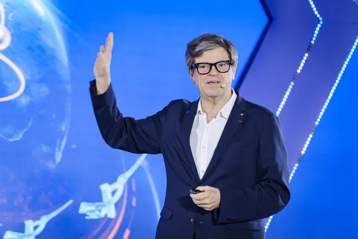 Cha đẻ của AI Yann LeCun: AI sẽ thông minh gần như con người trong 10 năm tới - Ảnh 1. Cha đẻ của AI Yann LeCun: AI sẽ thông minh gần như con người trong 10 năm tới - Ảnh 1.